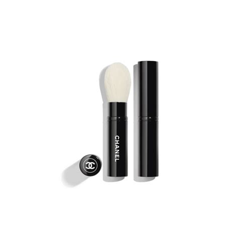 LES PINCEAUX DE CHANEL Retractable Highlighter Brush N°111